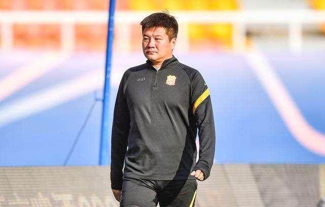 亿万28下载-胜败有凭！新帅对决大羽激活全队 萨帅“铁式操作”